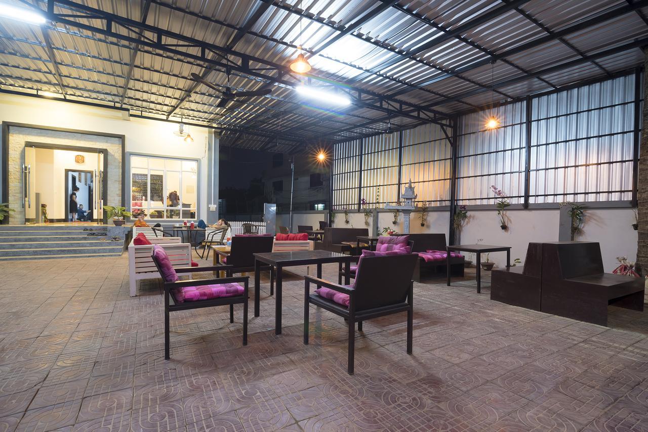 Agogo Hostel Siem Reap Esterno foto